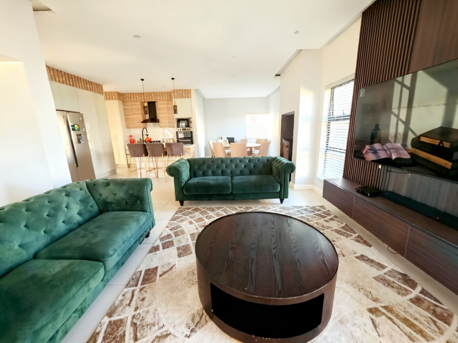 To Let 4 Bedroom Property for Rent in Sandown Western Cape